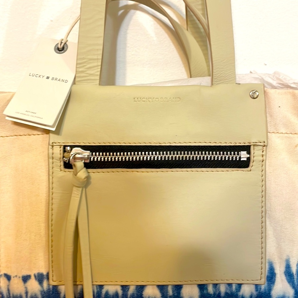 NWT - Lucky Brand ladies over the shoulder hobo bag. - Picture 2 of 7